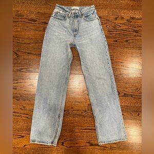 Abercrombie & Fitch - - Curve Love - 90’s High Rise Relaxed Jean